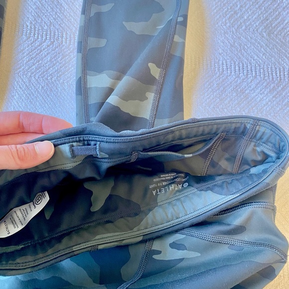 Athleta 7/8 length dark green camo leggings - Picture 4 of 4